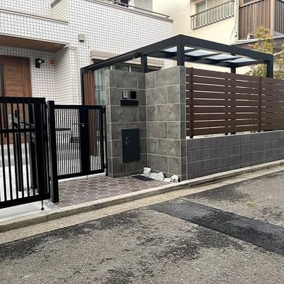 タイルと樹脂フェンスを組み合わせた外構 タイルと樹脂フェンスを組み合わせた外構
